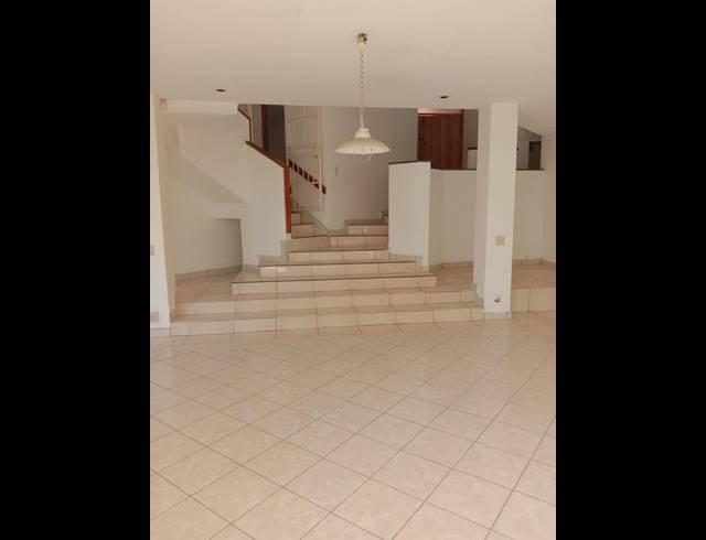 6 BEDROOM HOUSE FOR SALE IN SILVERTON